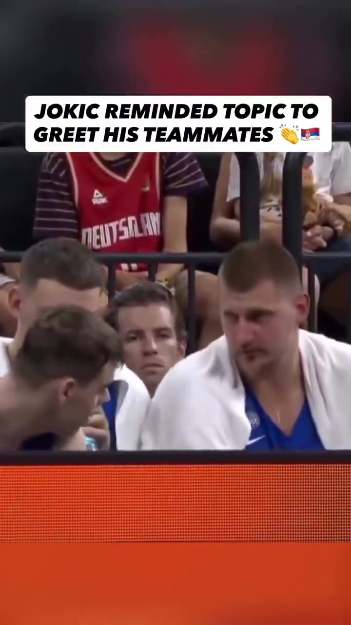 小将托皮奇被换下后直接坐下 约基奇告诉他要先和队友击掌